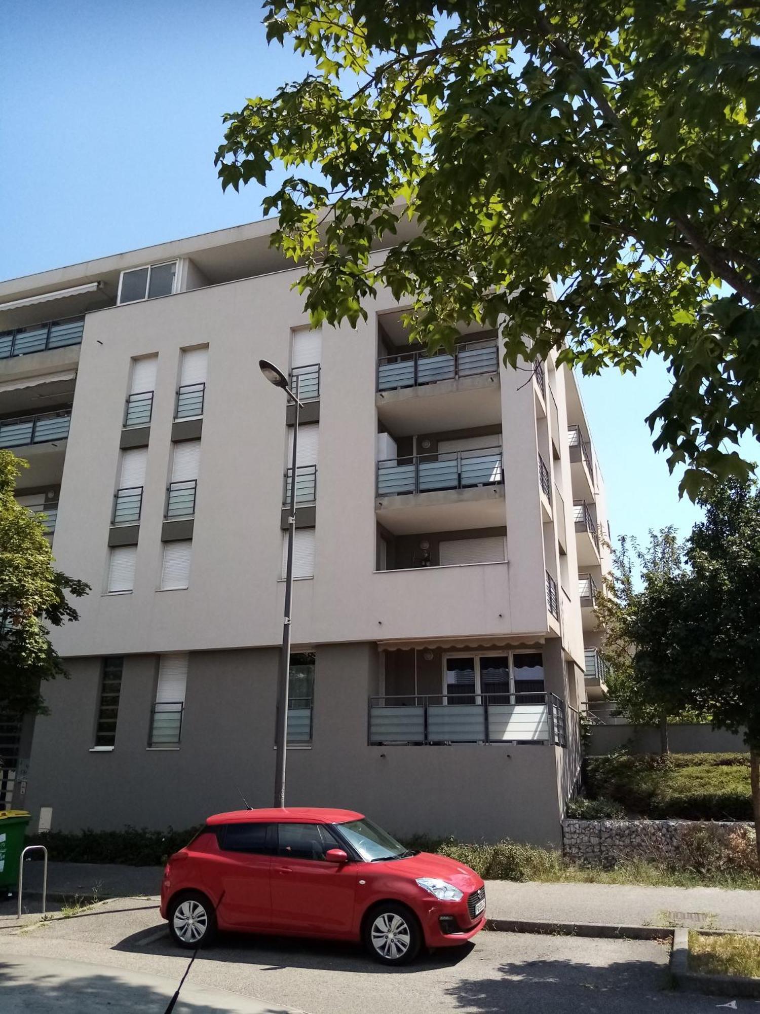 Dans Saint Martin D'heres Pres Du Campus, Uga Et Neyrpic * Rhut
