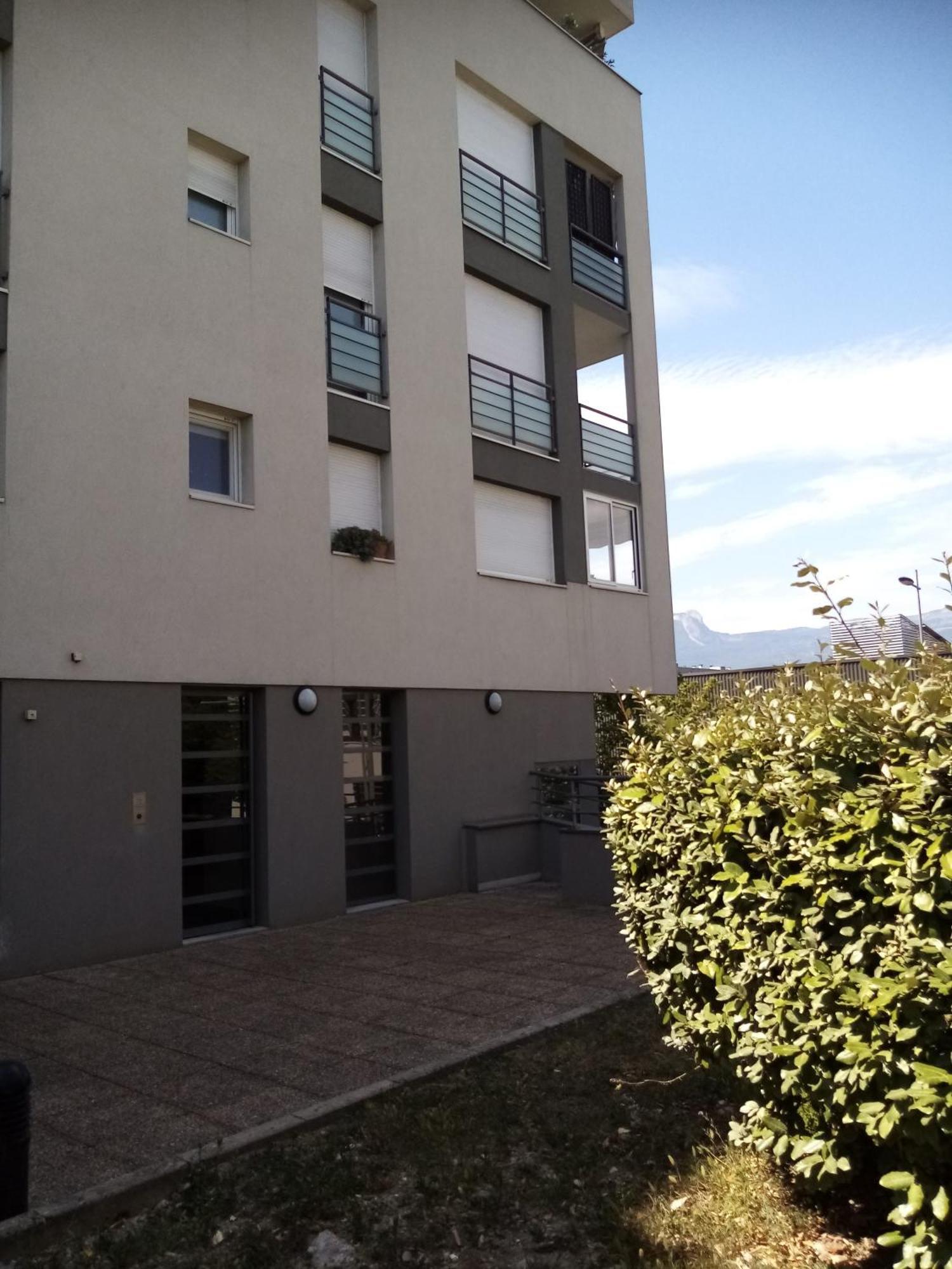 Dans Saint Martin D'heres Pres Du Campus, Uga Et Neyrpic Rhut